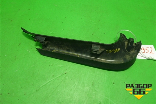 Обшивка двери багажника (правая) для Volkswagen Tiguan с 2007-2011г (Тигуан)