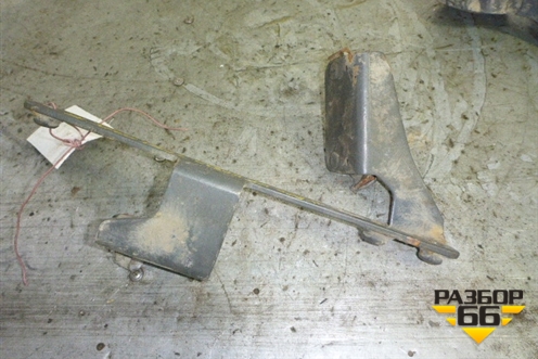 Кронштейн трубок  (радиатора правый) для Iveco Stralis с 2007г (Стралис)