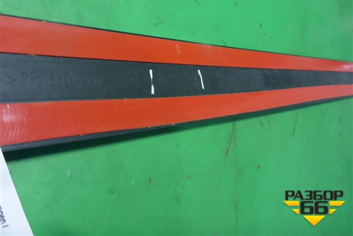 Накладка двери задней правой (новая) (7M3853526) для Volkswagen Sharan с 2004-2010г (Шаран)