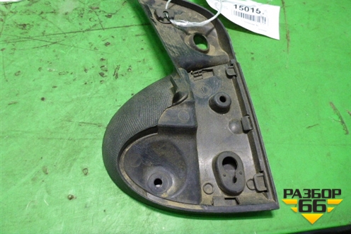 Накладка двери передней правой уголок (674910H010) для Citroen C1 с 2005г (С1)