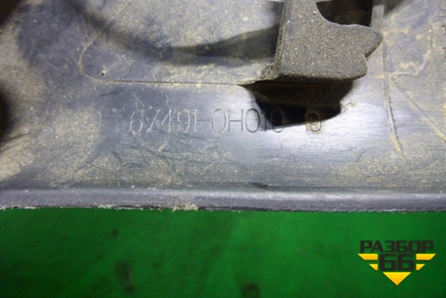 Накладка двери передней правой уголок (674910H010) для Citroen C1 с 2005г (С1)