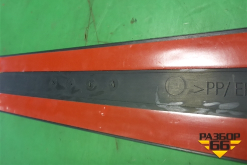 Накладка двери задней правой (новая) (7M3853525) для Volkswagen Sharan с 2004-2010г (Шаран)