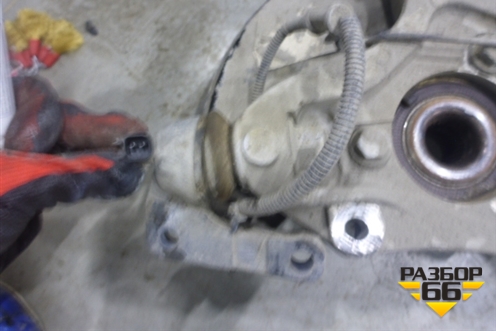 Кулак поворотный передний правый для Opel Astra J с 2009г (Астра Джей)