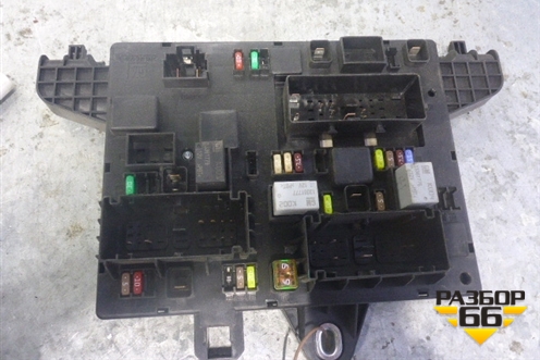 Блок предохранителей салонный (в багажник) (13302301) для Opel Astra J с 2009г (Астра Джей)