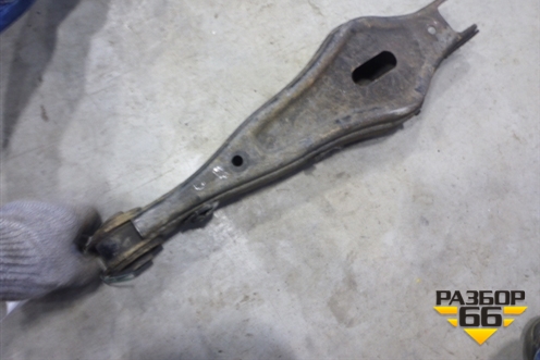 Рычаг задний поперечный правый (552102P000) для Kia Sorento II с 2009-2021г (Соренто 2)