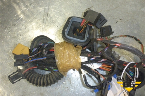 Проводка двери задней правой для Volkswagen Touareg c 2002-2010г (Туарег)