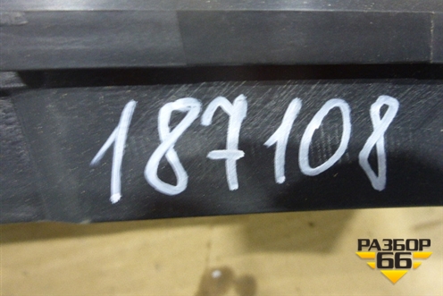 Решетка в передний бампер центральная (новая дубликат после2005г) для Honda Jazz(GD) с 2002-2008г (Джаз)