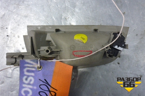 Ручка внутренняя двери задней правой (4E0837020) для Audi A8 с 2002-2010г (А8)