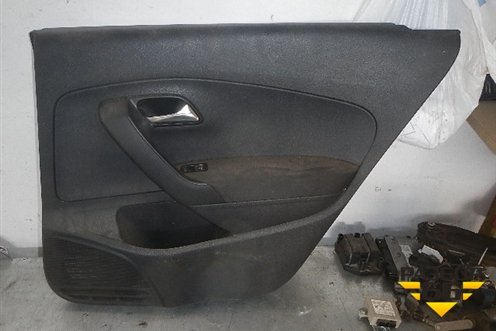 Обшивка двери задней правой под электрику (6RU867212) для Volkswagen Polo (седан) с 2010г (Поло)