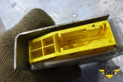 Блок управления AIR BAG (0K2DK677F0) для Kia Spectra с 2001г (Спектра)