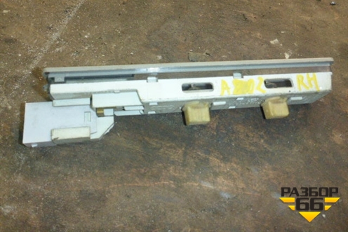 Плафон салонный задний боковой для Audi A8 с 1998-2003г (А8)