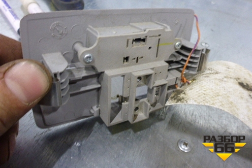 Плафон салонный центральный для Mazda Mazda 3 (BK) с 2003-2009г 