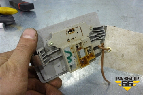 Плафон салонный центральный для Mazda Mazda 3 (BK) с 2003-2009г 