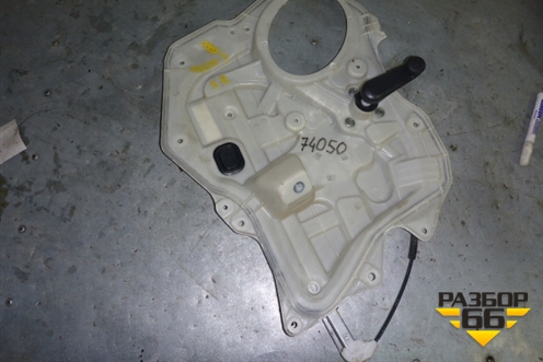 Стеклоподъёмник механический задний правый для Mazda Mazda 3 (BL) с 2009-2013г