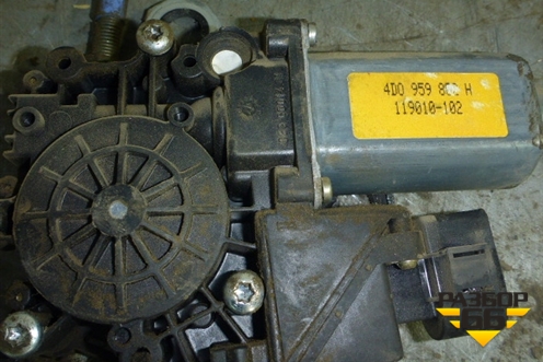 Стеклоподъёмник электрический задний правый (4D0959802AH) для Audi A8 с 1998-2003г (А8)