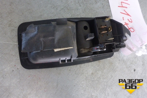 Ручка внутренняя двери передней левой (с кнопкой центрального замка) (4D0837019G) для Audi A8 с 1998-2003г (А8)