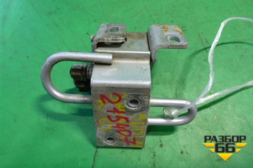 Петля двери задней правой нижняя (4D0833411С) для Audi A8 с 1998-2003г (А8)