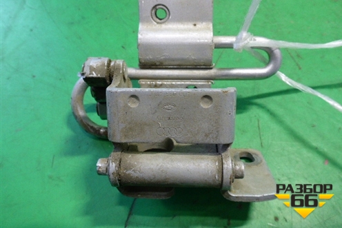 Петля двери задней правой нижняя (4D0833411С) для Audi A8 с 1998-2003г (А8)