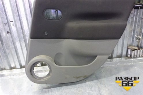 Обшивка двери задней правой под механику (8200213356) для Renault Scenic с 2003-2009г (Сценик)