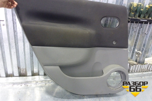 Обшивка двери задней левой под механику (8200213371) для Renault Scenic с 2003-2009г (Сценик)