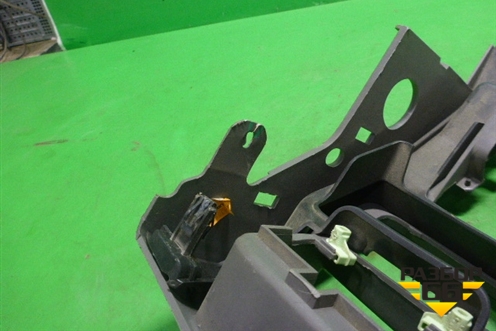 Накладка на торпедо (над коленями водителя) (8200140742) для Renault Scenic с 2003-2009г (Сценик)