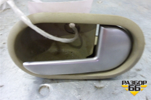 Ручка внутренняя двери передней правой (бежевая) (6S61A22600) для Ford Fusion с 2002г (Фьюжн)