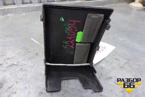 Планка под фонарь правая (5L6813346A) для Skoda Yeti с 2009г (Етти)