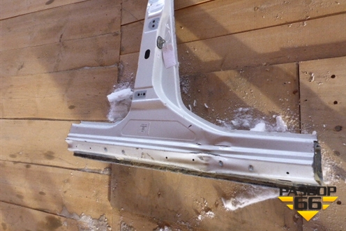 Порог со стойкой правый для Peugeot 3008 с 2010-2016г