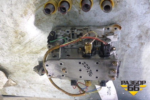 Блок клапанов (1.6л) для Mitsubishi Lancer-9  с 2003-2008г (Лансер)