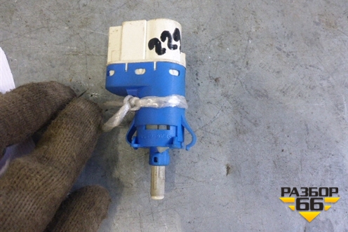 Датчик включения стопсигнала для Ford Fiesta с 2001-2008г (Фиеста 5)