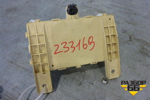 Блок предохранителей салонный для Lexus RX 300/330/350 с 2003-2009г (РХ)