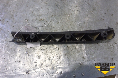 Кронштейн заднего бампера центральный (левый хэтчбек) (5J6807863) для Skoda Fabia с 2007-2014г (Фабия)