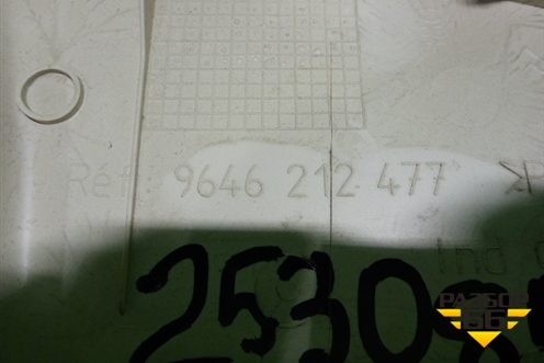 Обшивка стойки центральная верхняя правая (5и дверный кузов) (9646212477) для Citroen C4 с 2005-2011г (С4)