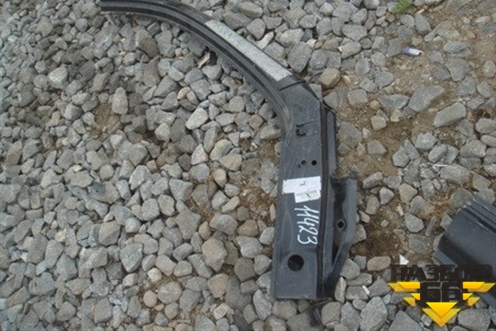 Кузовной элемент (стойка кузовная передняя правая новая накладка) для Toyota Rav-4 с 2000-2005г (Рав 4)