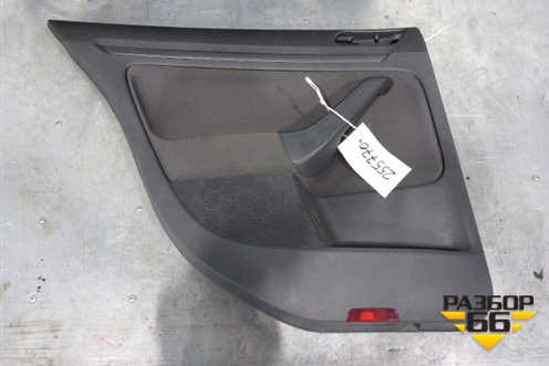 Обшивка двери задней левой под электрику (седан) (1K5867211AQ) для Volkswagen Jetta с 2005-2011г (Джетта)