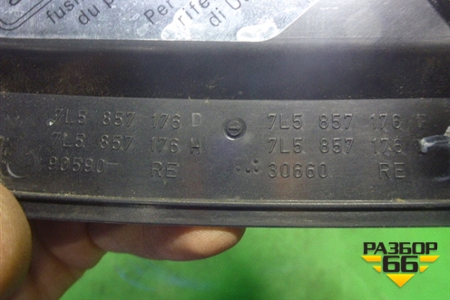 Накладка на торпедо (правая боковая) (7L5857176D) для Porsche Cayenne с 2003-2010г (Каен)