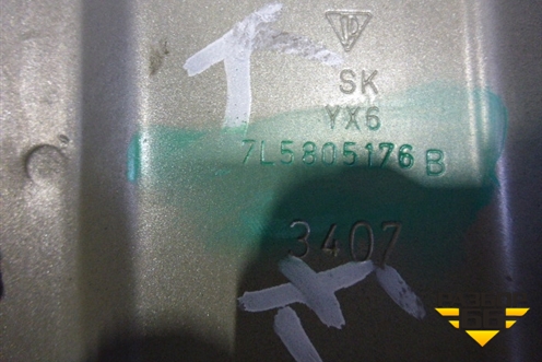 Кронштейн переднего крыла правый (после 2007г) (7L5805176B) для Porsche Cayenne с 2003-2010г (Каен)