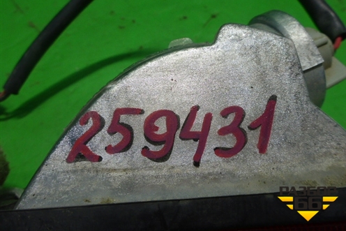 Фонарь задний стоп сигнал (в накладку двери багажника) для Toyota Rav-4 с 2006-2013г (Рав 4)