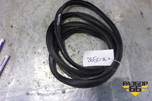 Уплотнитель двери передней левой для Subaru Legacy Outback (B14) с 2009-2014г (Легаси Аутбек)