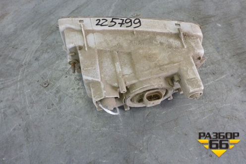 Фара противотуманная правая (до 2005г) для Toyota Land Cruiser (100) с1998-2007г (Ленд Крузер)