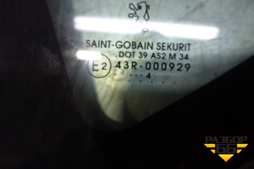 Стекло глухое левое (универсал заднее передняя часть новое 2004г) (8569EF) для Peugeot 407 с 2004г