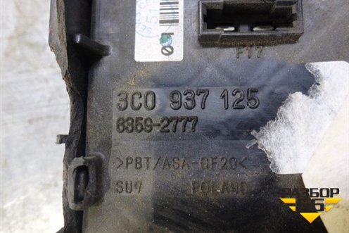 Блок предохранителей подкапотный (3C0937125) для Volkswagen Passat (B6) с 2005-2010г (Пассат Б6)