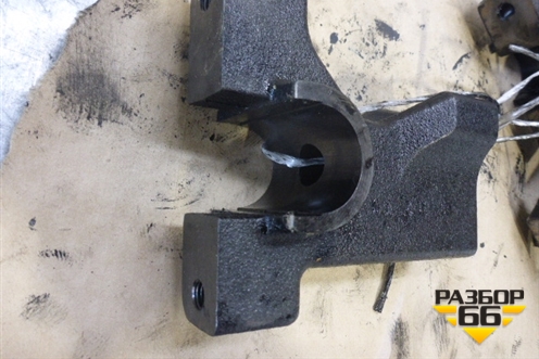 Кронштейн оси коромысла (3893584) для International 9800i