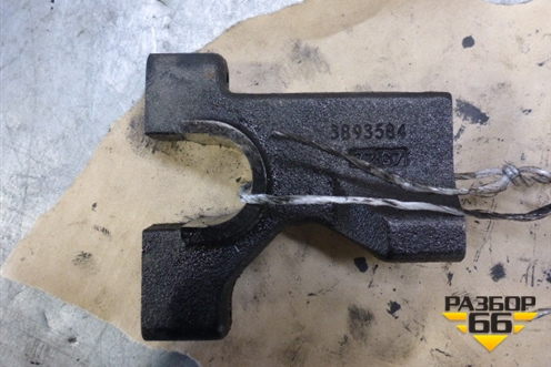 Кронштейн оси коромысла (3893584) для International 9800i