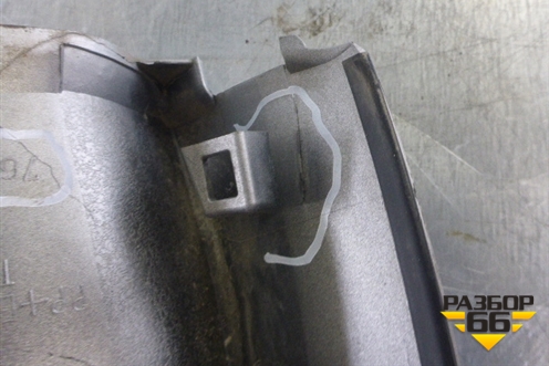 Накладка двери багажника верхняя правая (7680342040) для Toyota Rav-4 с 2006-2013г (Рав 4)