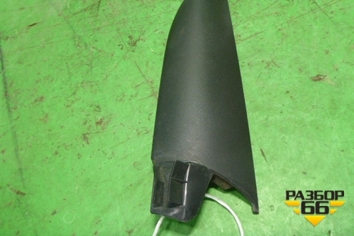 Накладка двери передней правой уголок (1T0837974B) для Volkswagen Touran с 2003-2010г (Тоуран)