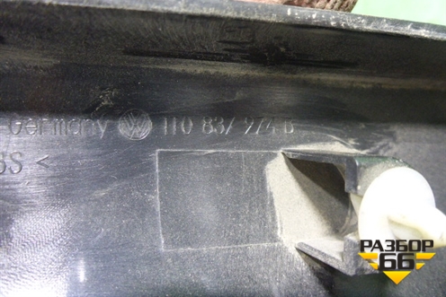 Накладка двери передней правой уголок (1T0837974B) для Volkswagen Touran с 2003-2010г (Тоуран)