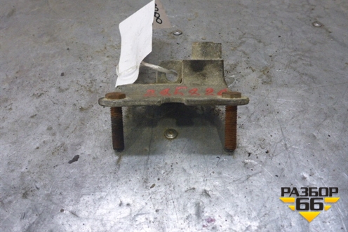 Кронштейн (см фото) для International 9800i