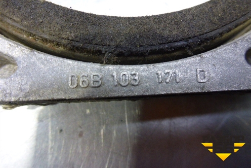 Крышка коленвала задняя (1.6л BSE) (06B103171D) для Skoda Octavia (А5) с 2004-2013г (Октавия)