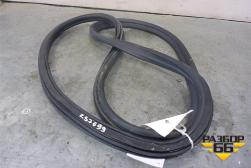 Уплотнитель двери (передней правой) для Cadillac BLS с 2006г (БЛС)